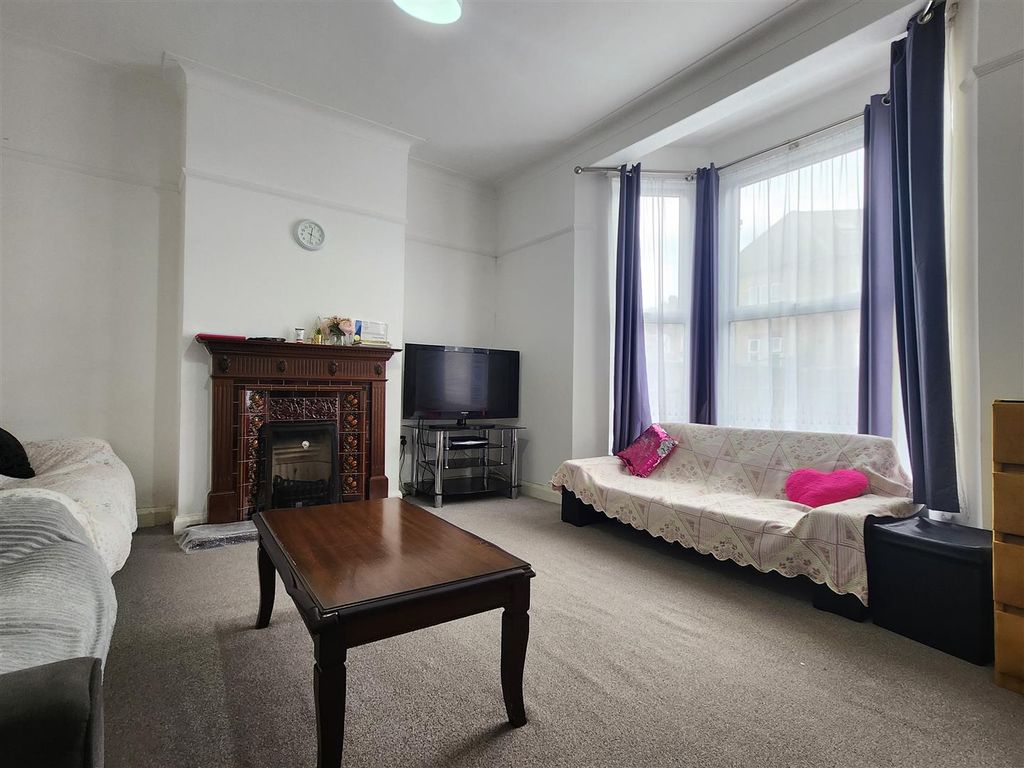Property photo 2 of 13 R.Jpg