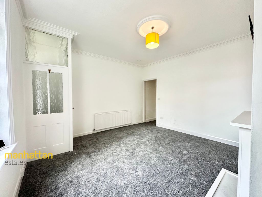 Property photo 3 of 18 Lounge