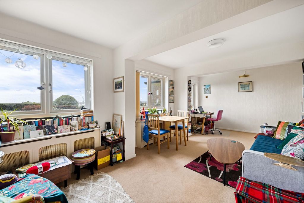 2 bed flat for saleThe Gateway, Dover CT16 photo 4