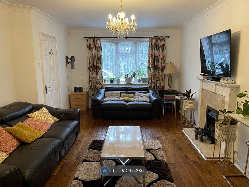 Property photo 2 of 11 Living Room