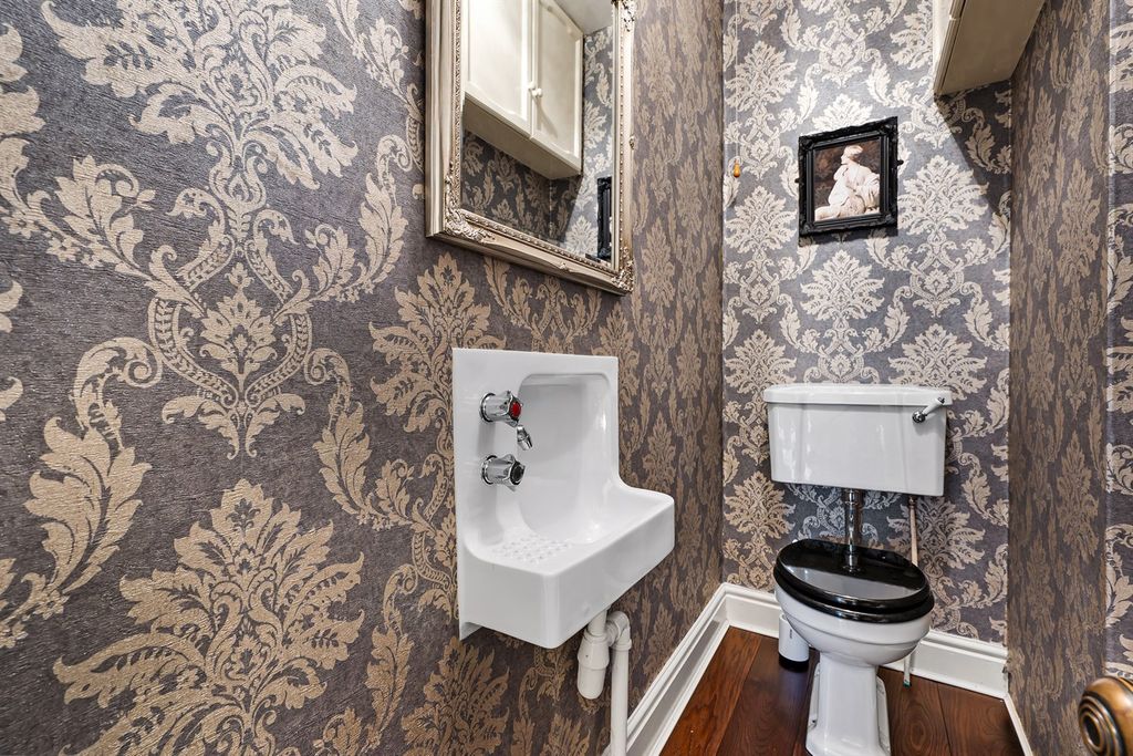 Property photo 3 of 36 WC