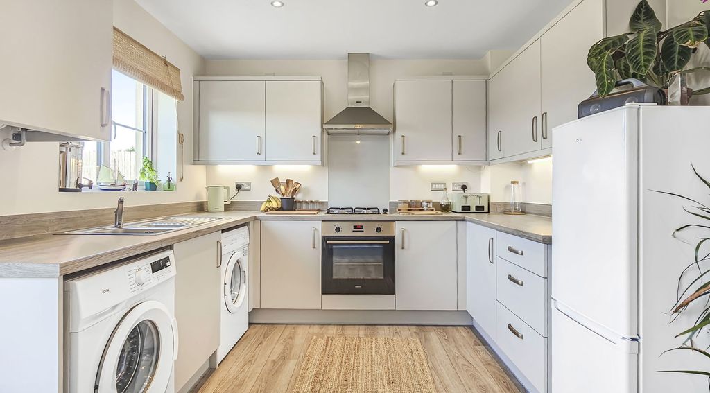 Property photo 3 of 28