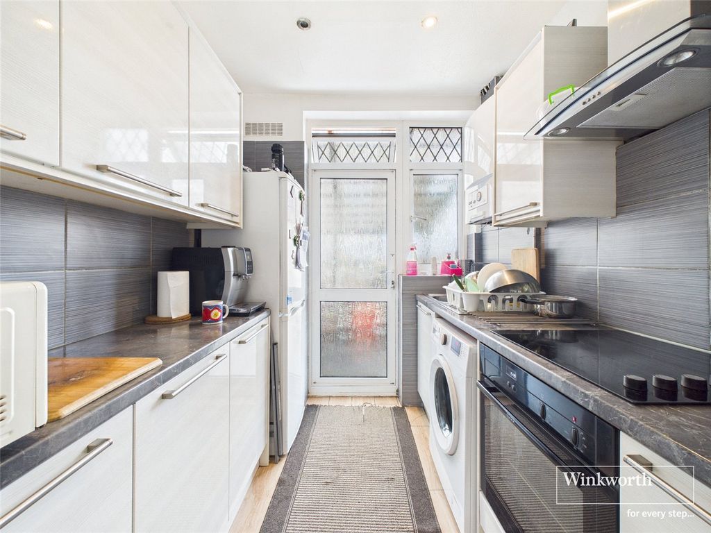 Property photo 1 of 11 Kitchen