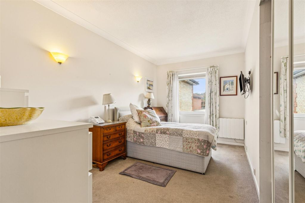 Property photo 3 of 10 Homecross House, W4 - For Sale