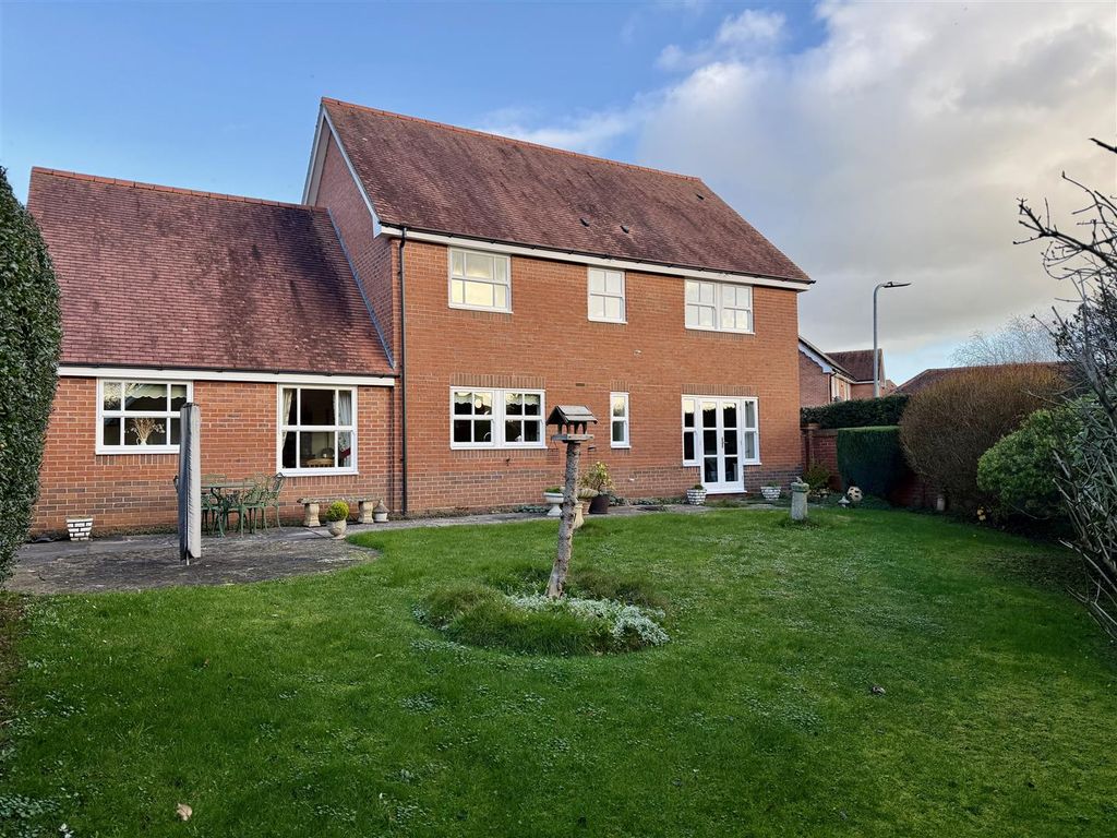 Property photo 2 of 8