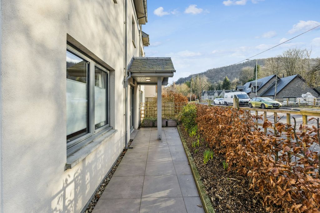 Property photo 2 of 23