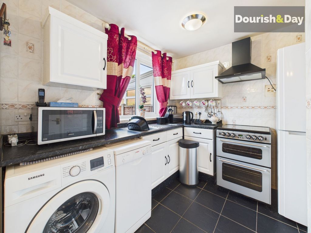 Property photo 3 of 16 Kitchen Diner