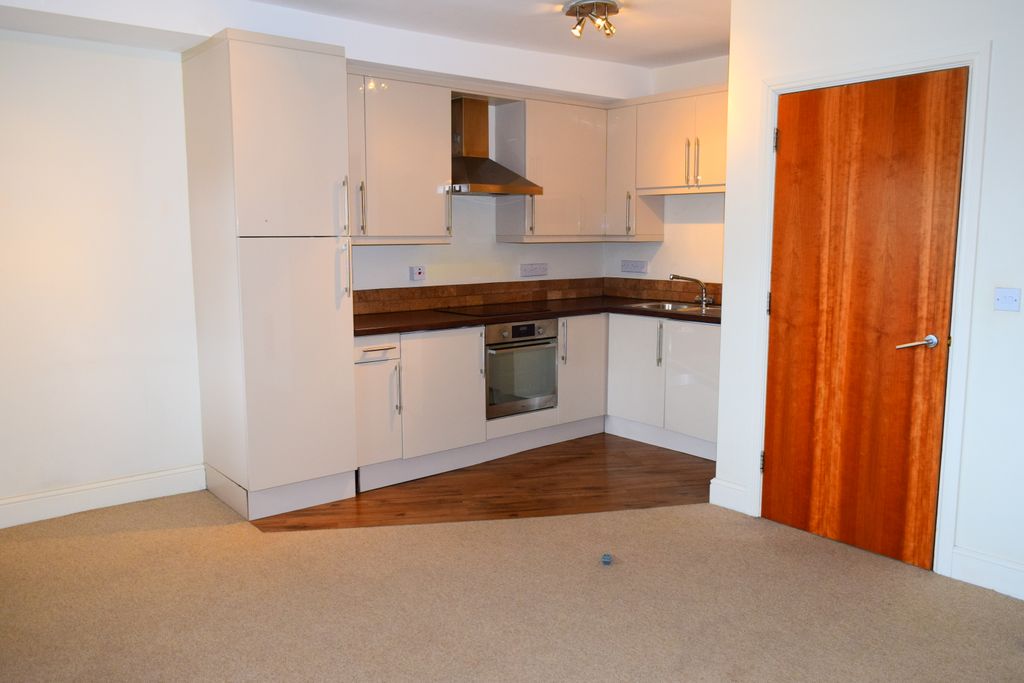 Property photo 3 of 7 Kitchen/Living Room