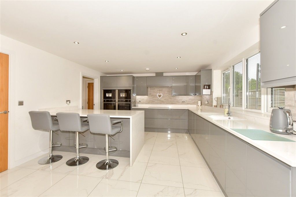 Property photo 1 of 13 Kitchen/Breakfast/Diner