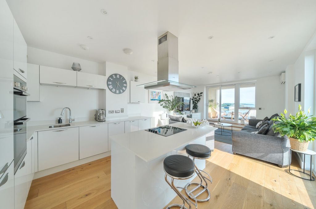 Property photo 2 of 16 1362656-16-68Dd5F...