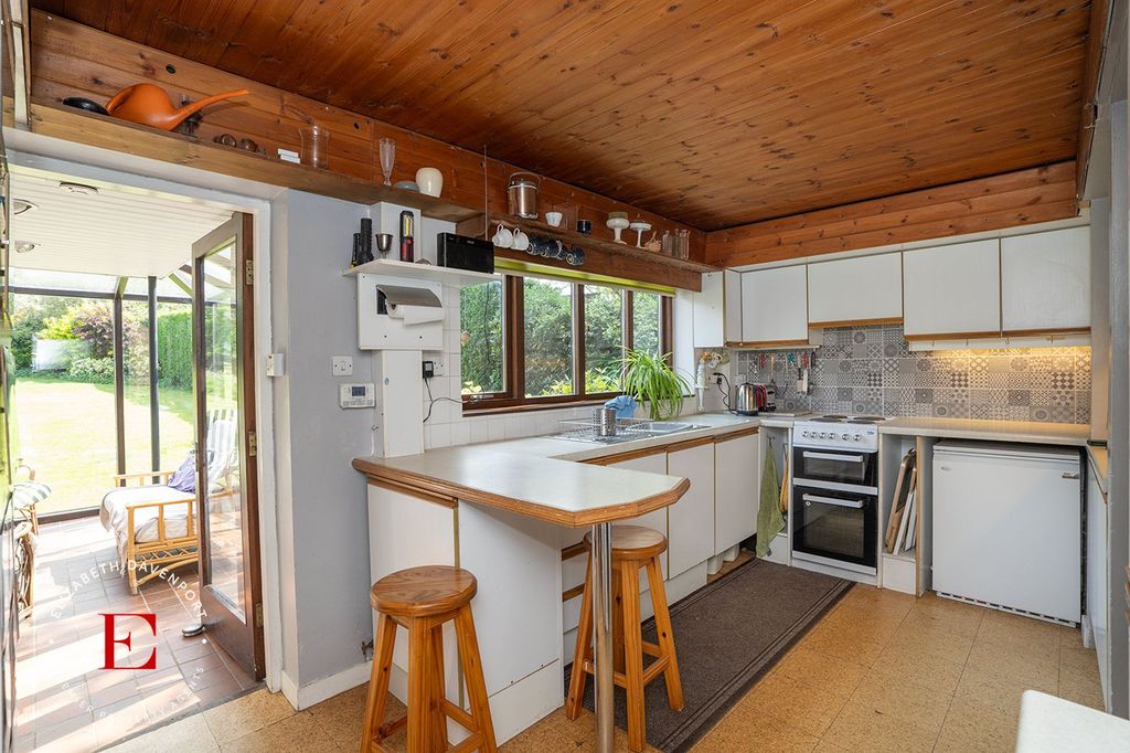 Property photo 2 of 27