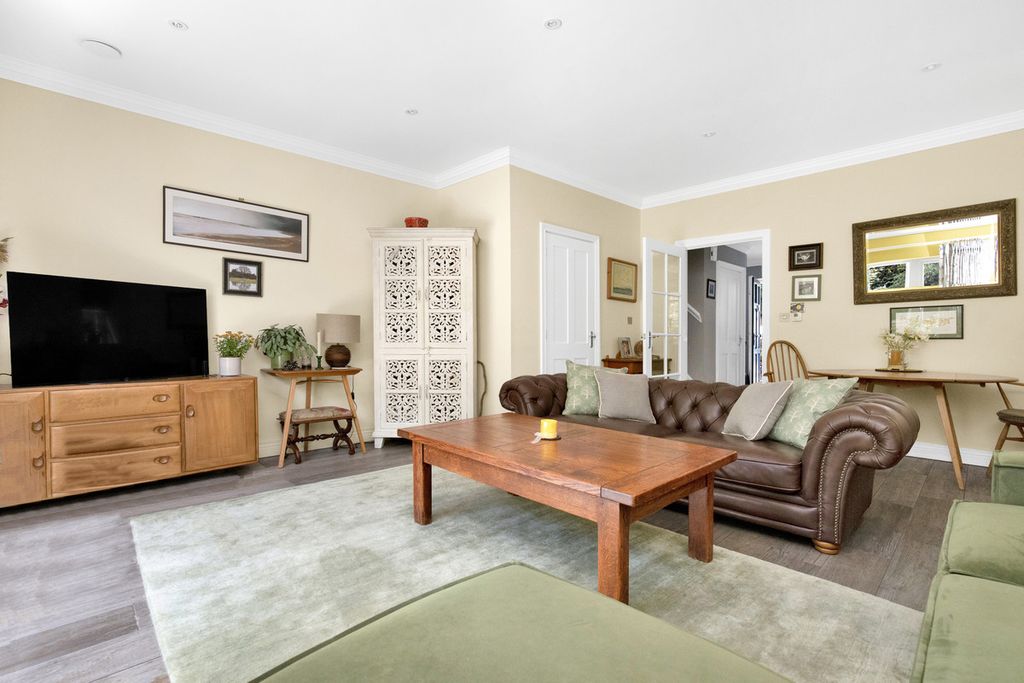Property photo 3 of 32