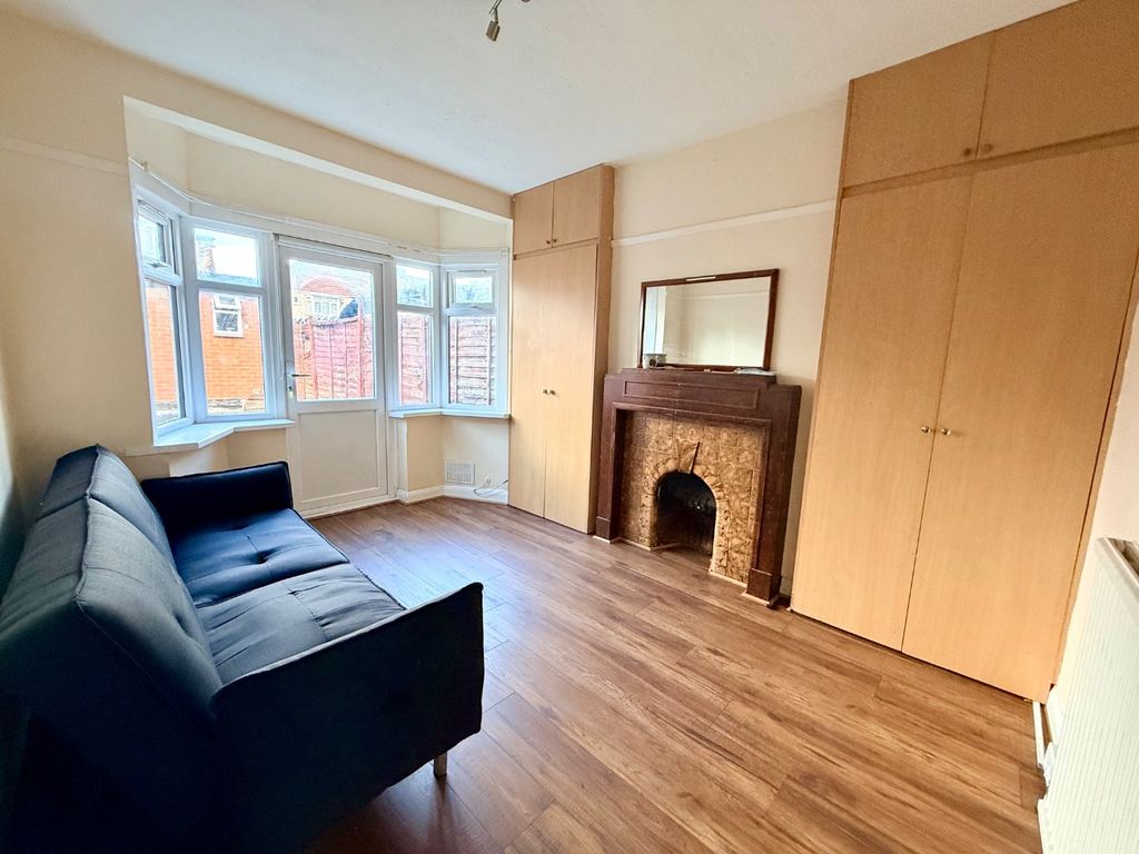 Property photo 2 of 14 5246171