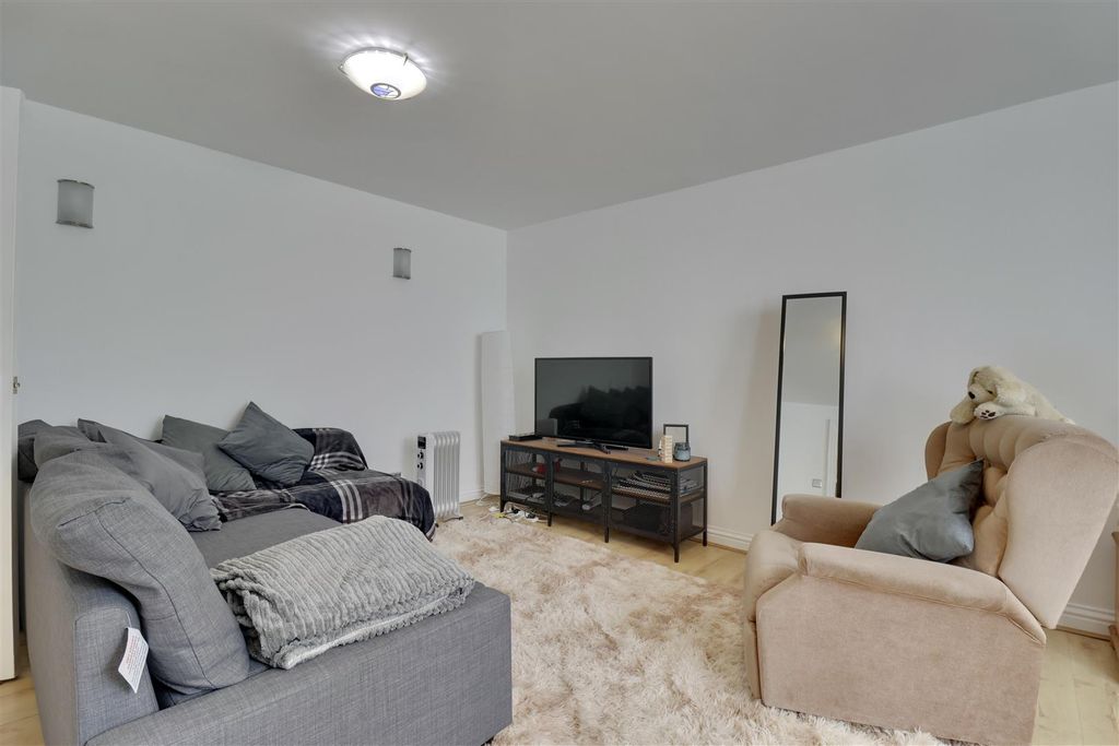 Property photo 2 of 12 35427177-5953-4Efa-94E0-Daa659E204Fa_1_201_A.Jpeg