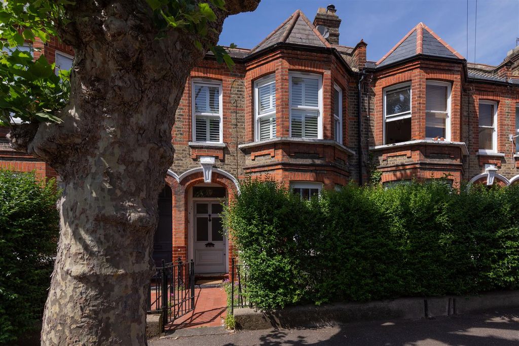 Property photo 1 of 13 Cornwallis Road, E17