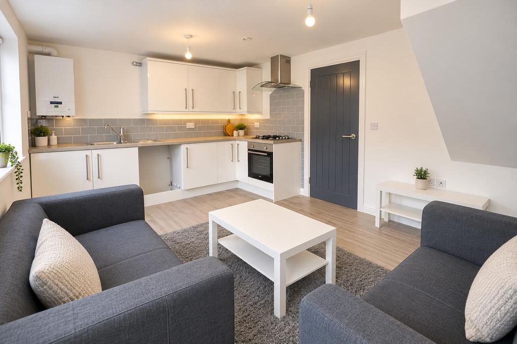 Property photo 1 of 12 Bright Modern Open-Plan Kitchen Living Room.Png
