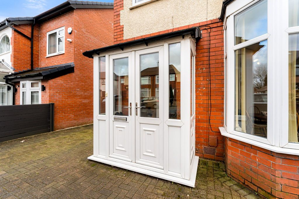 Property photo 2 of 39 Photograph 3