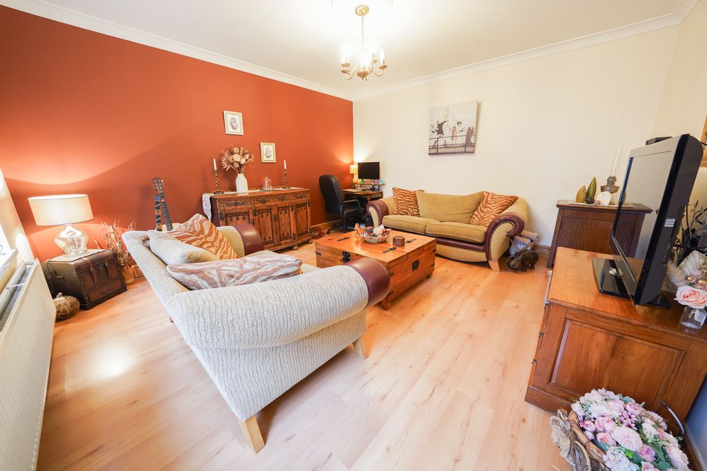 Property photo 3 of 33 Dsc08377