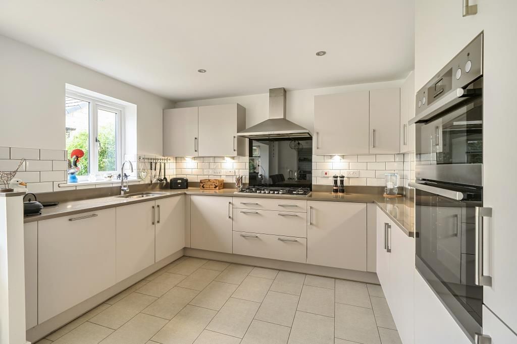 Property photo 3 of 17 Kitchen