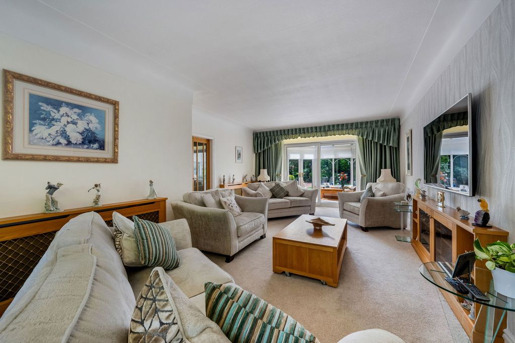 Property photo 2 of 33