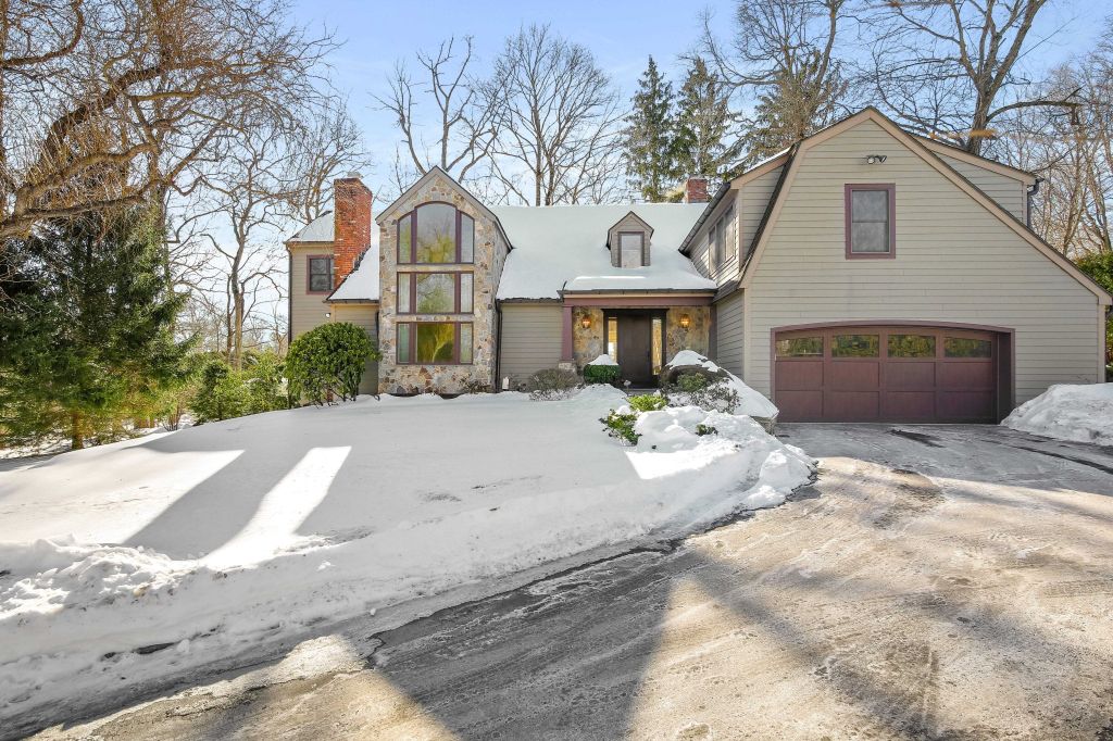 Property photo 1 of 31