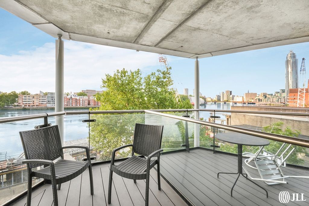 Property photo 1 of 19 Riverlight Quay_6...