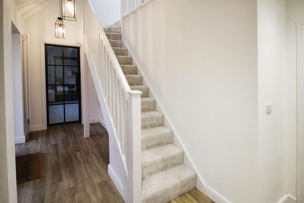 Property photo 2 of 25 Hallway