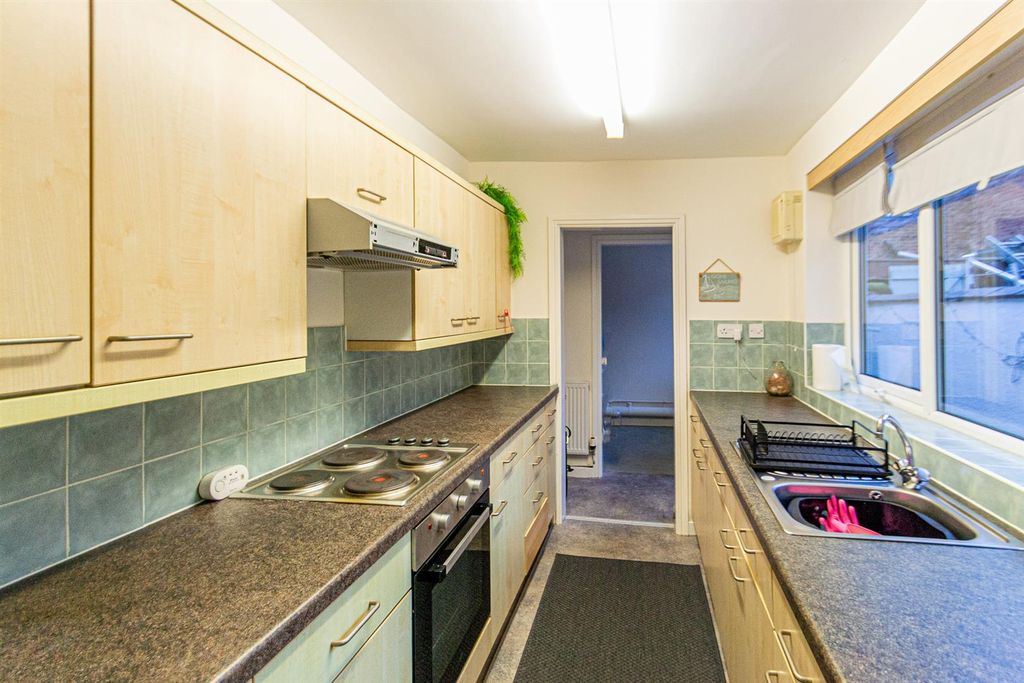 Property photo 2 of 8 Kitchen