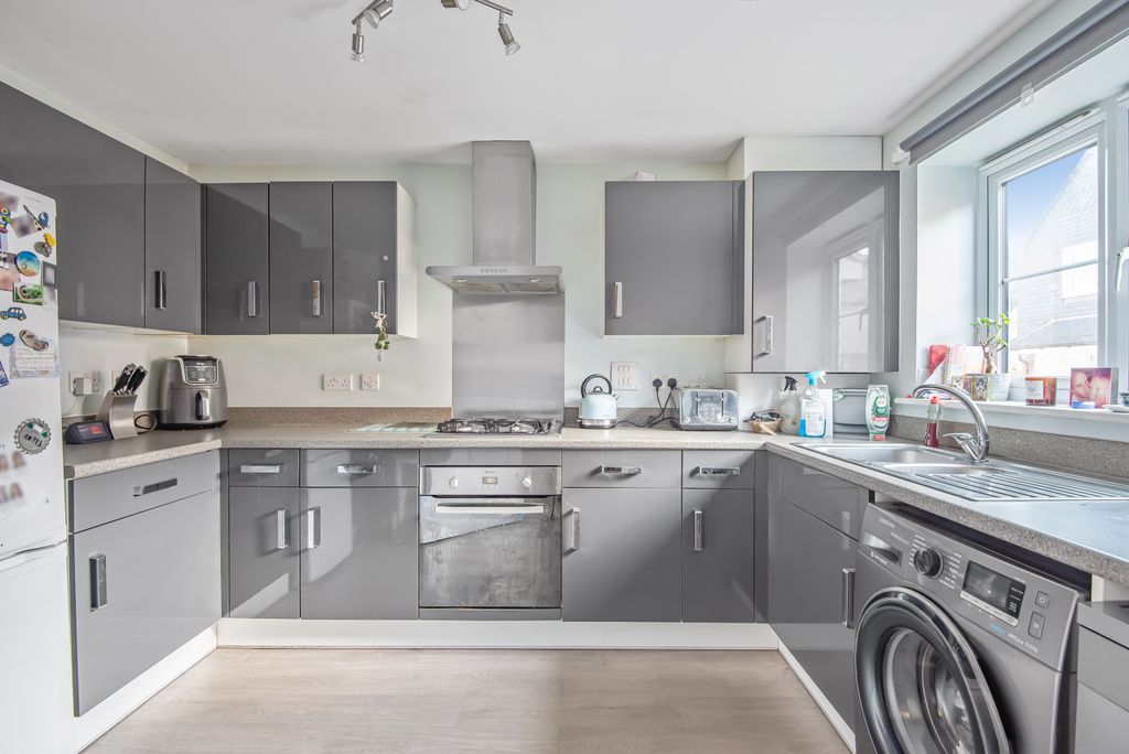 Property photo 3 of 20 Kitchen