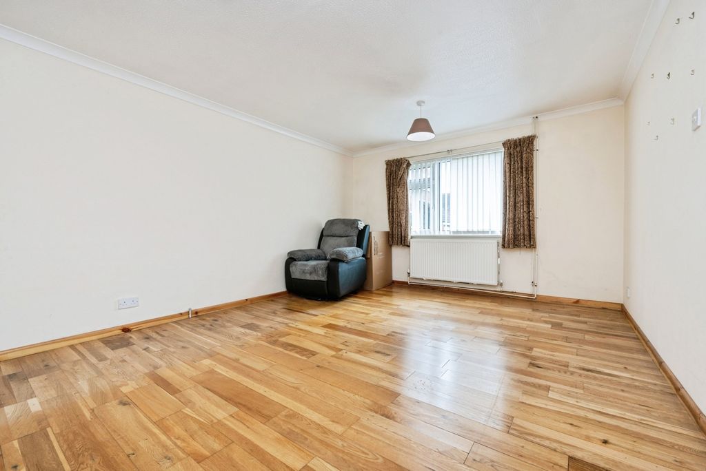 Property photo 2 of 27 Lounge