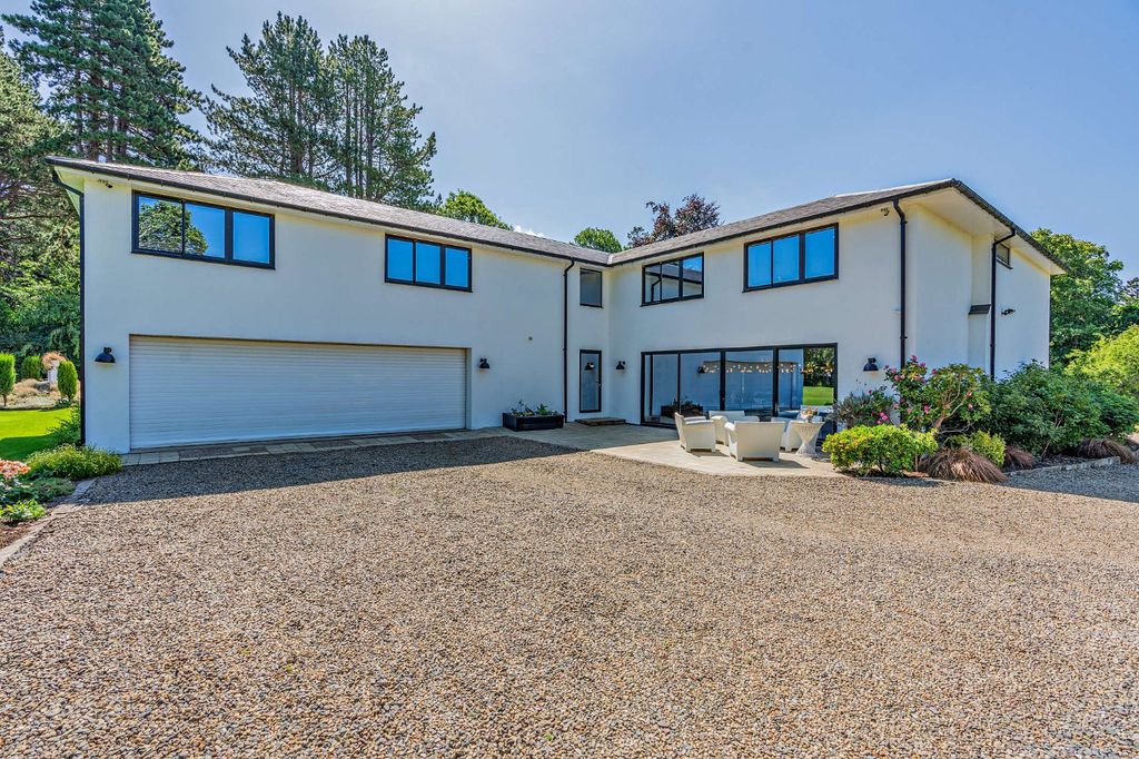 Property photo 2 of 36 Triple Garage