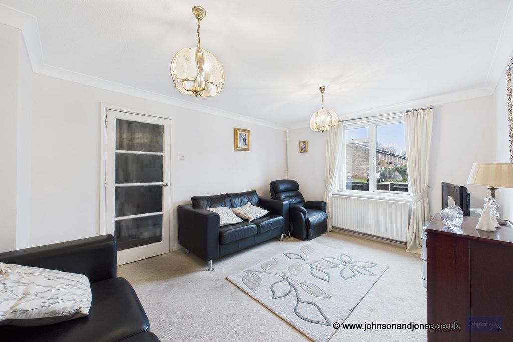 Property photo 2 of 19 2 Lounge.Jpg