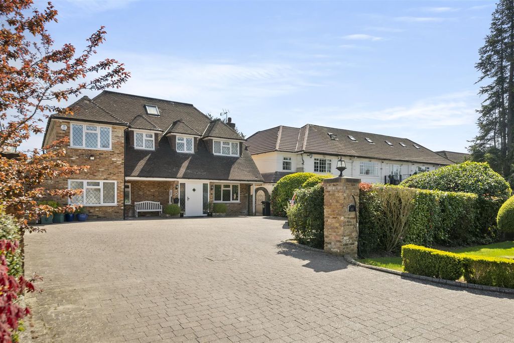 Property photo 1 of 31