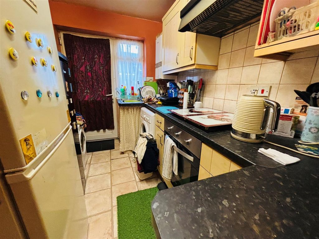 Property photo 3 of 12 Kitchen