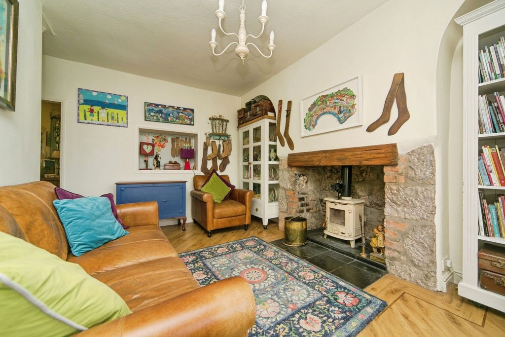 Property photo 3 of 13 Pbox-Img.Jpg