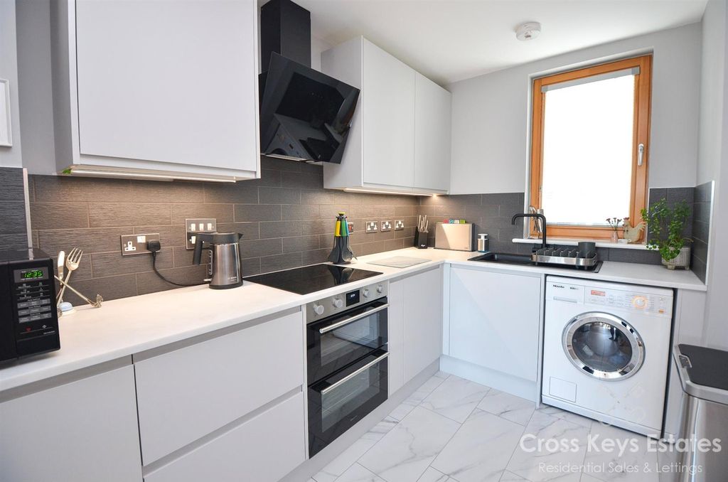 Property photo 3 of 26 Fitted Kitchen