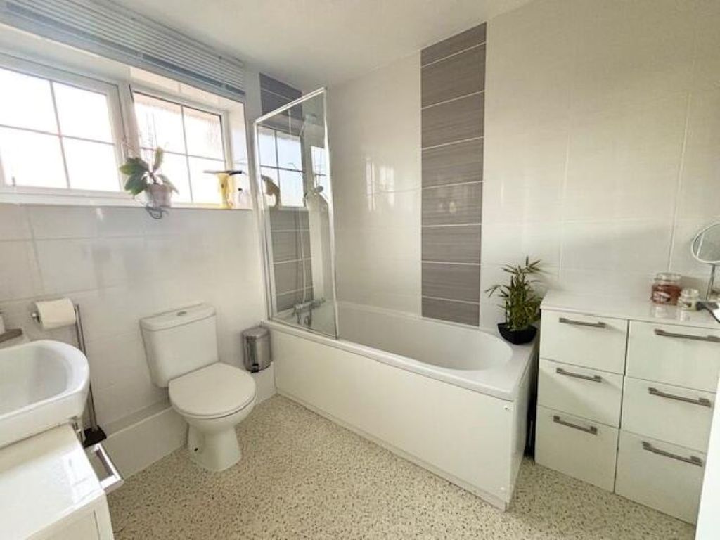 Property photo 3 of 4