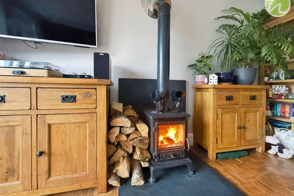 Property photo 3 of 25