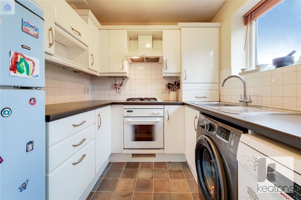 Property photo 2 of 10 Kitchen