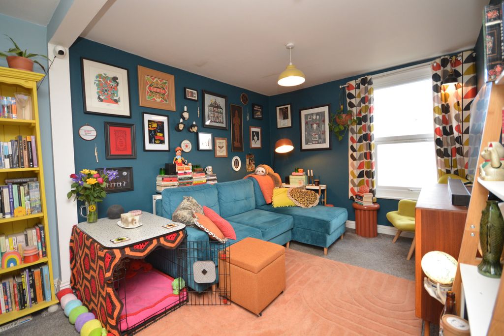 Property photo 3 of 12