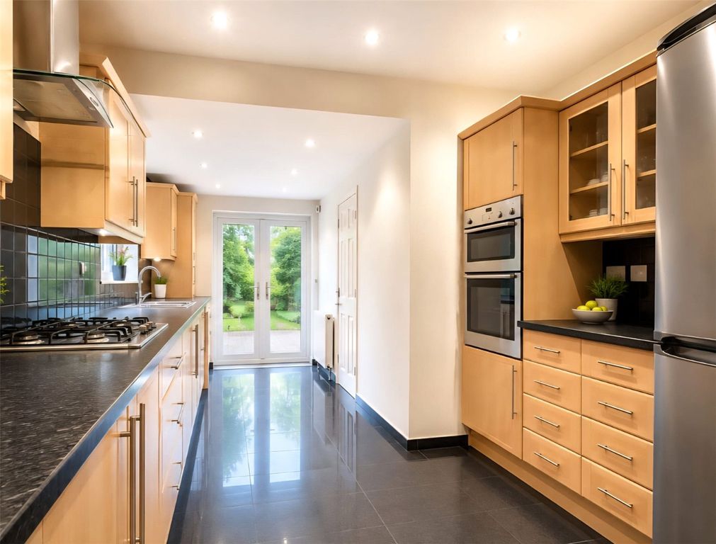 Property photo 3 of 12 Kitchen/Dining