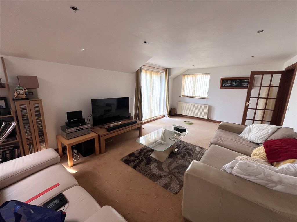 Property photo 2 of 20 Picture No. 04