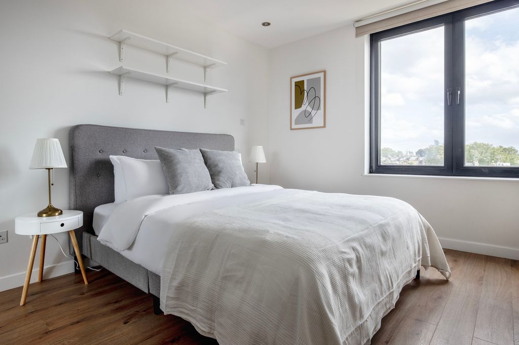 Property photo 1 of 13 Queen Size Bed