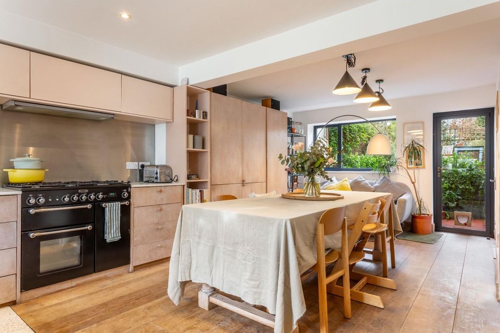 Property photo 3 of 24 Livingstone Road-1.Jpg