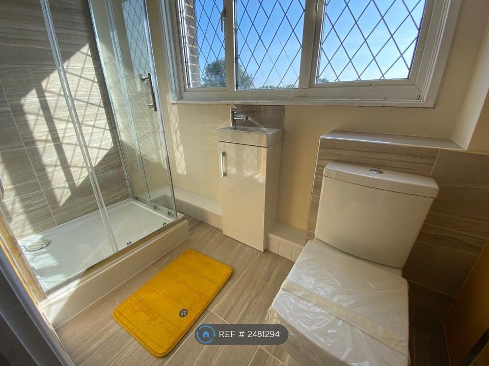 Property photo 2 of 7 Ensuite