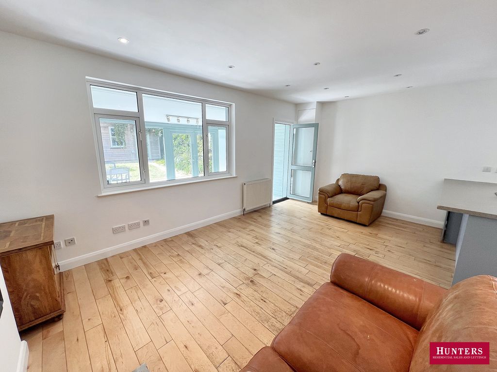 Property photo 3 of 15 Photo 9