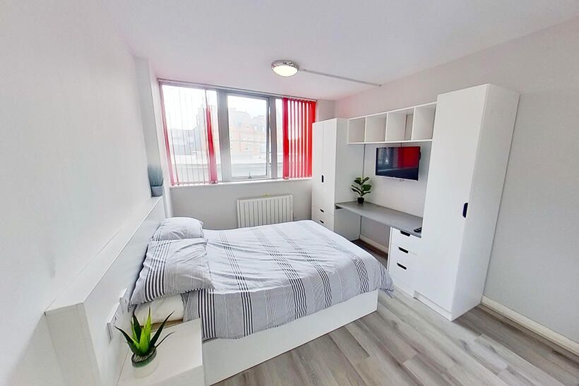 Property photo 2 of 3 Bright And Modern Double Bedroom Featuring A Comfo...