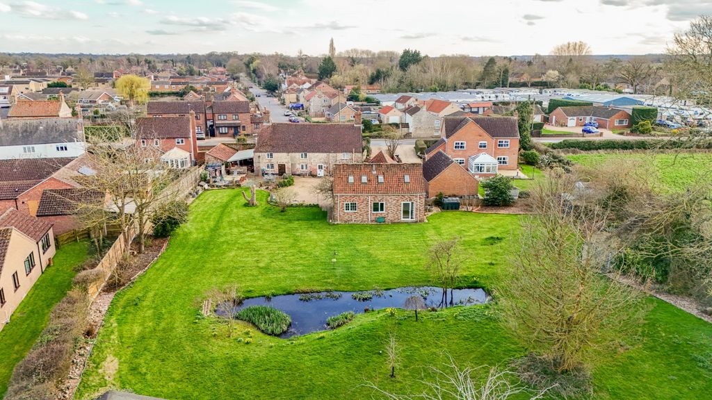 Property photo 2 of 54 4907898