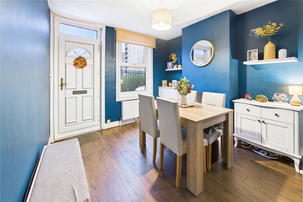 Property photo 3 of 18 Dining Room