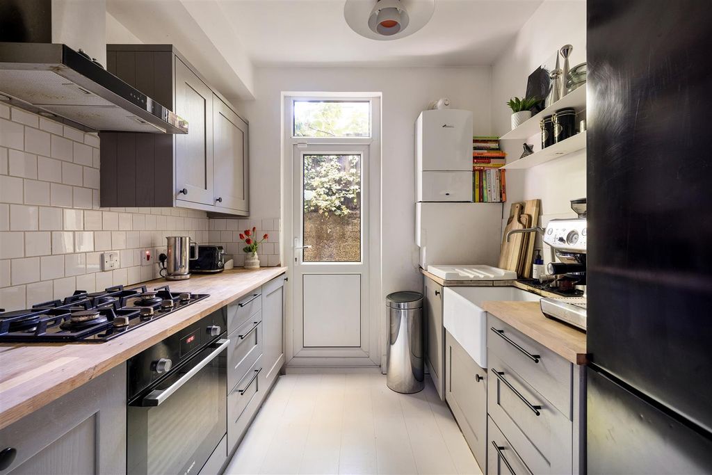Property photo 3 of 29 Theydon Street, E17